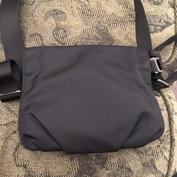 Lululemon crossbody bag extra long strap - Picture 8 of 9
